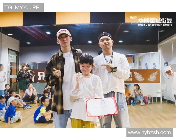 深圳街舞队协作之道:深入探讨团队配合与舞蹈艺术的完美融合 深圳街舞队协作之道:深入探讨团队配合与舞蹈艺术的完美融合